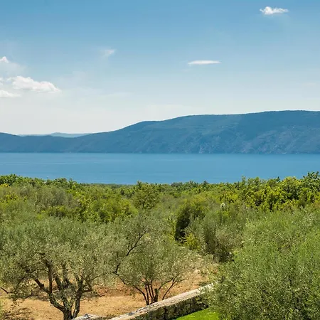 Holiday home 4 Bedroom Cozy In Linardici