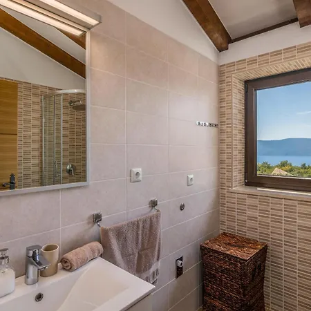 Holiday home 4 Bedroom Cozy In Linardici