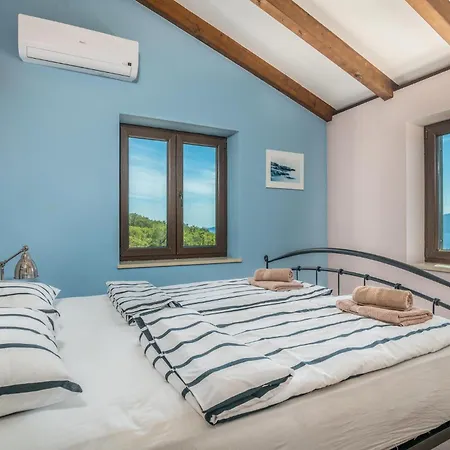 4 Bedroom Cozy In Nyaraló *