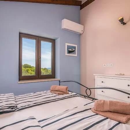 4 Bedroom Cozy In Nyaraló *