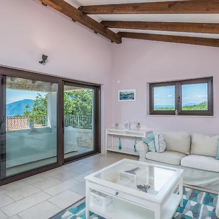 Nyaraló 4 Bedroom Cozy In *