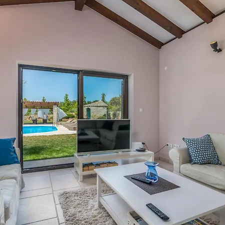 Nyaraló 4 Bedroom Cozy In Linardići