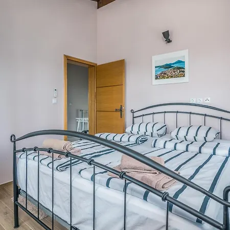 4 Bedroom Cozy In Nyaraló