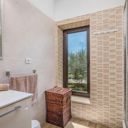Nyaraló 4 Bedroom Cozy In *