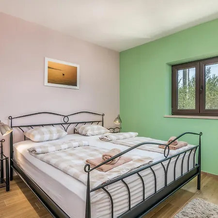 4 Bedroom Cozy In Nyaraló